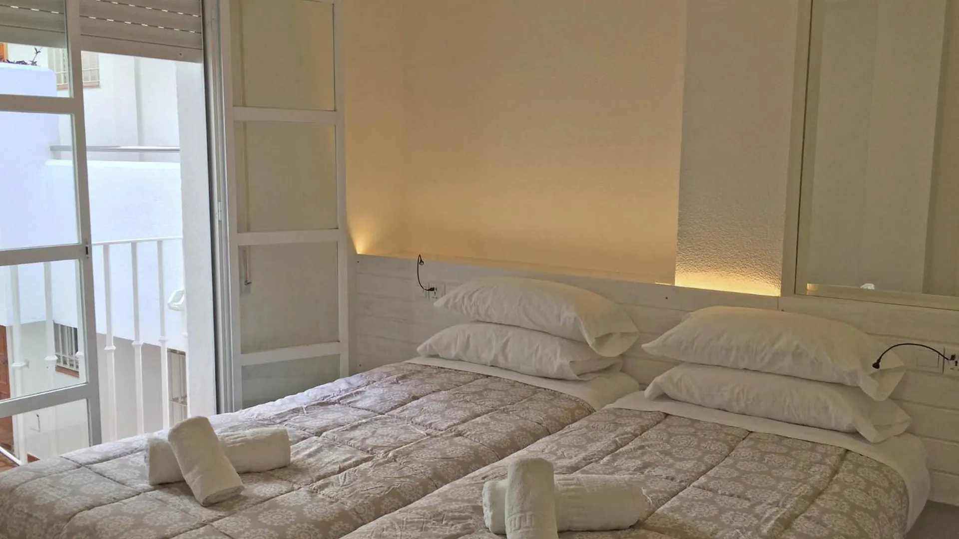 Fuentes De Nerja Apartment 0*,